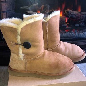 Chestnut Bailey Button UGGS